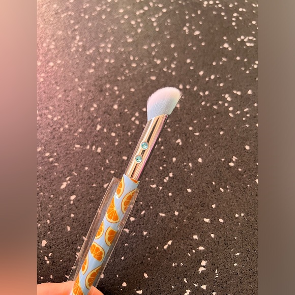 SLMISSGLAM | Orange Concealer Brush - Picture 5 of 6